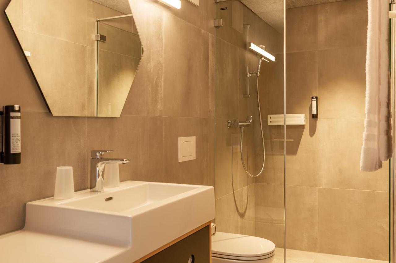 The Lab Capsule Hotel Thun Bagian luar foto