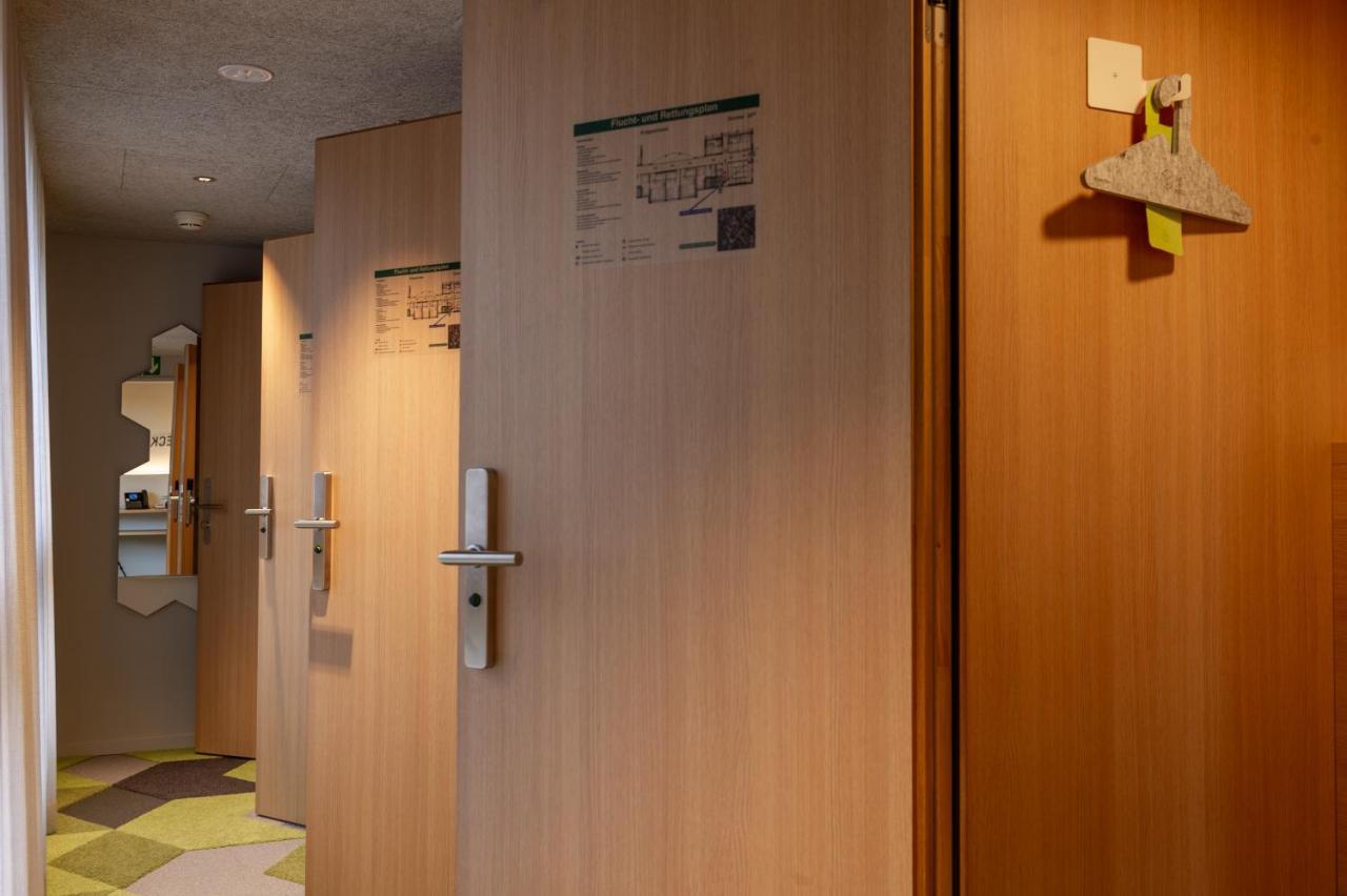 The Lab Capsule Hotel Thun Bagian luar foto