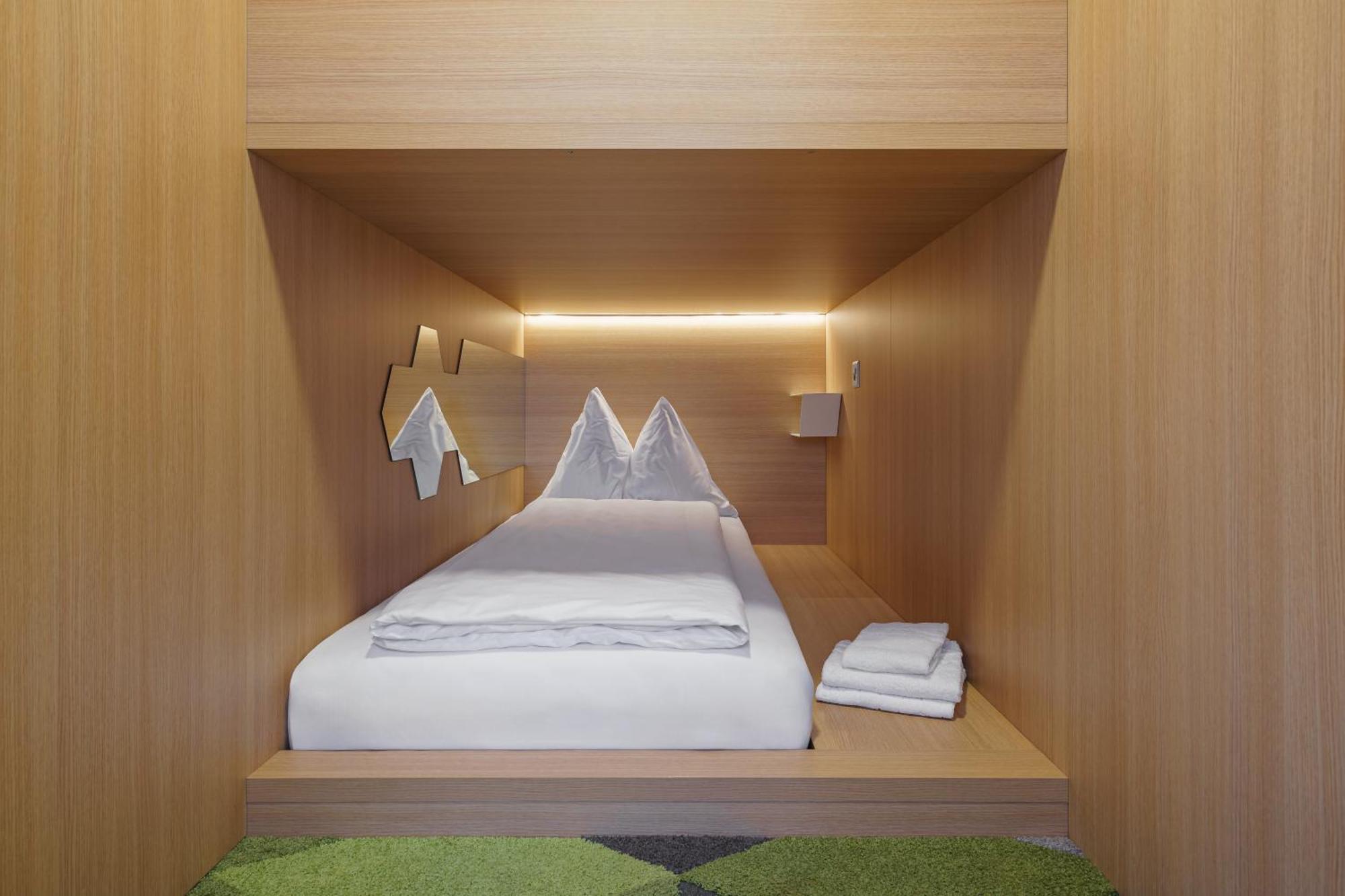 The Lab Capsule Hotel Thun Bagian luar foto